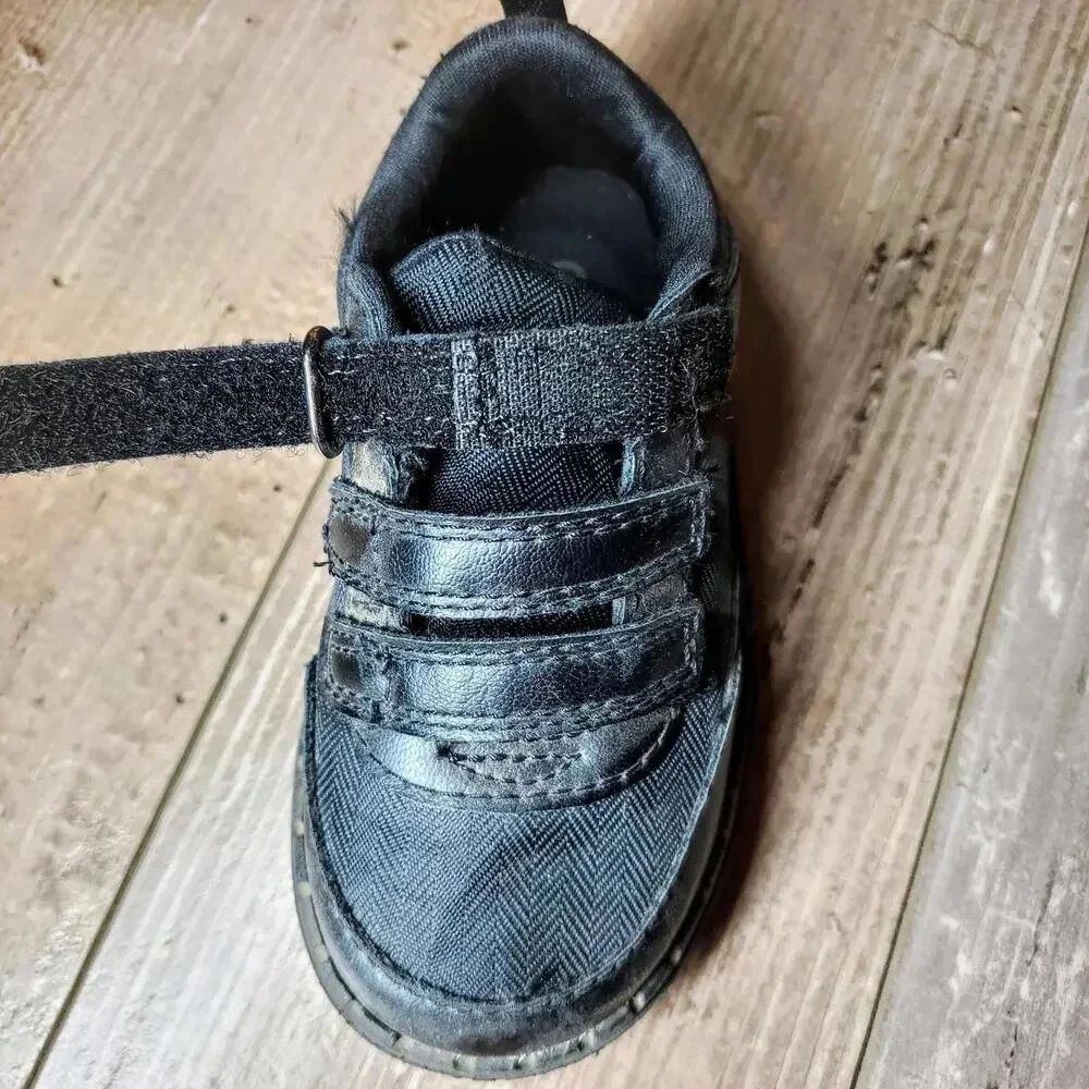 OshKosh B'gosh Black Jasper Size 7 Toddler Boy Sneakers Casual Shoes EUC